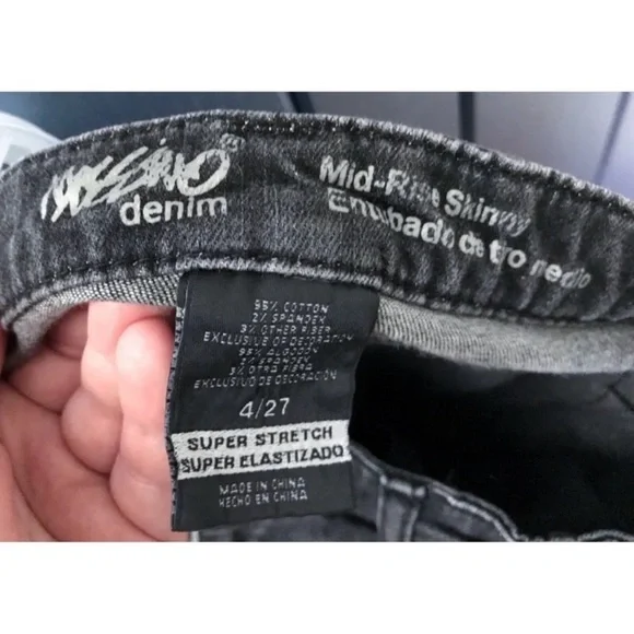 Floral Embroidered Black Raw Hem Skinny Jeans Size 4 Whimsigoth Cottage Goth - Picture 4 of 6